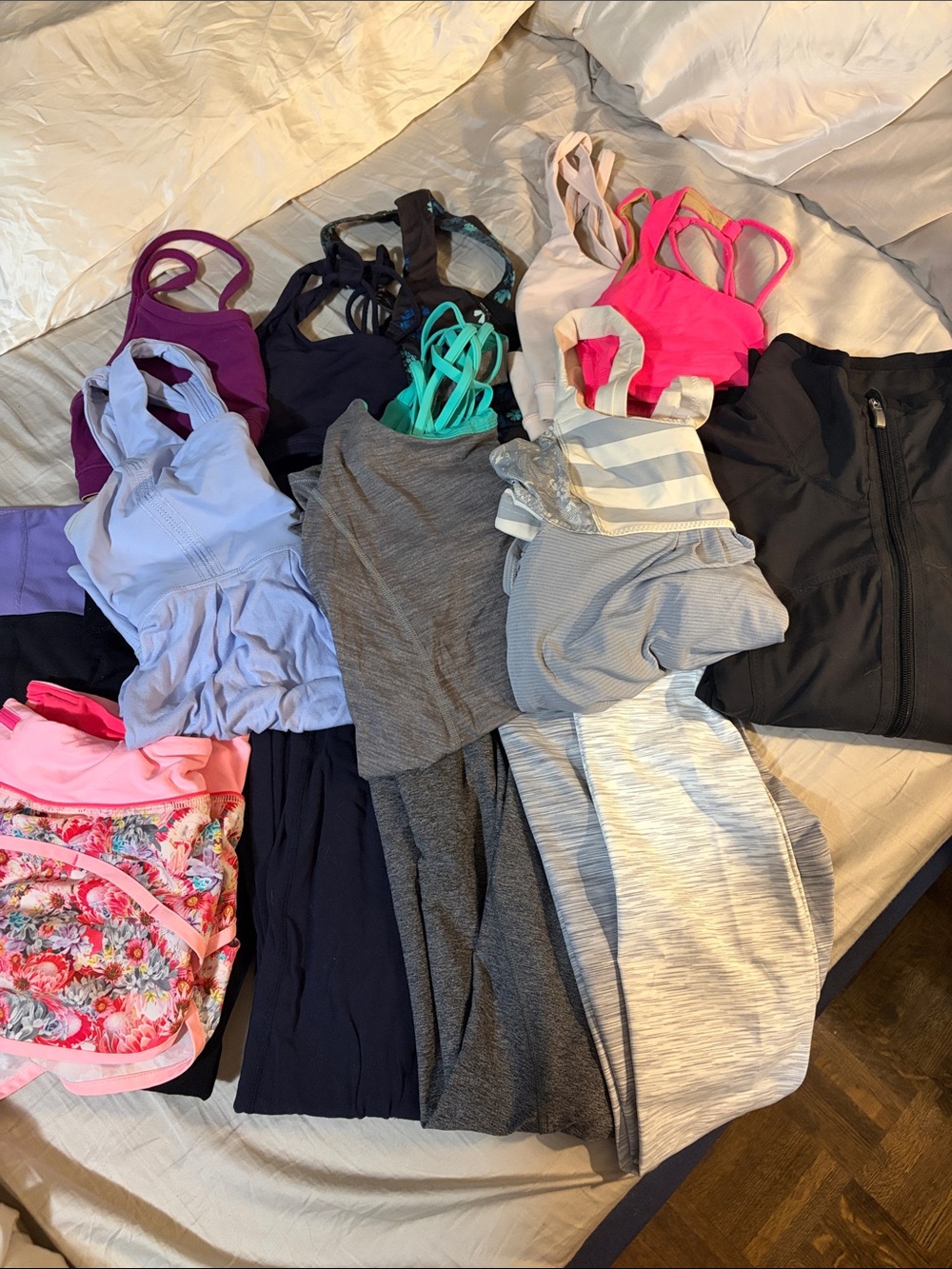Lululemon bundle. Unbeatable value!